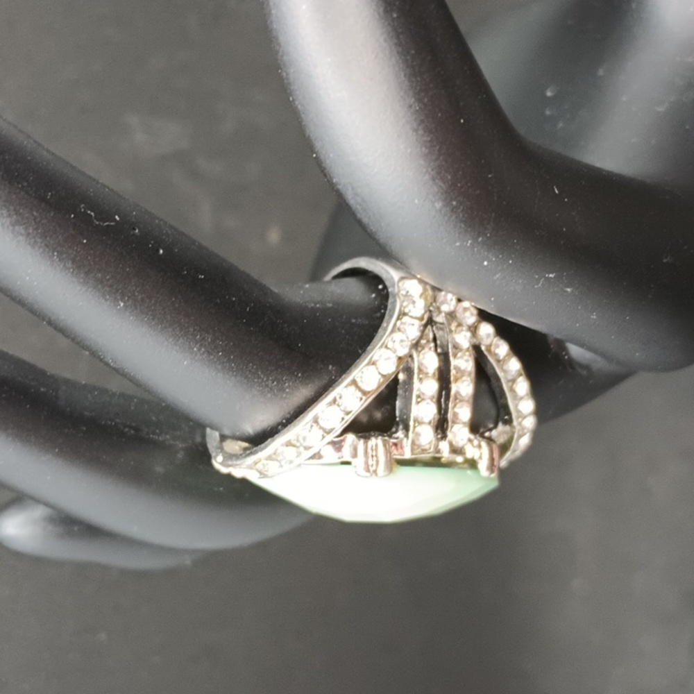 Size 6.5 Silver and Green Gemstone Ring - Picture 2 of 3